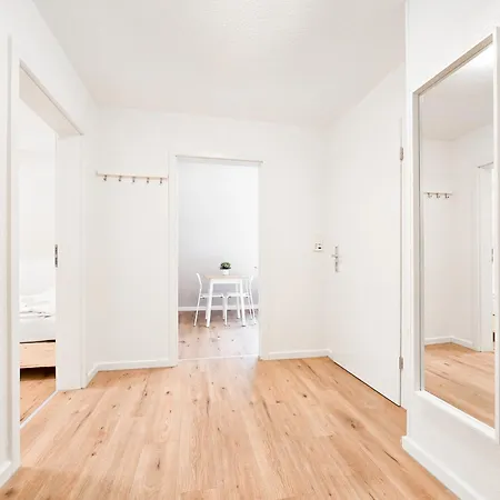 Lägenhet Tolstov - Monteurwohnung Mit 3 Zimmern - Dachgeschoss - Parkplatz *