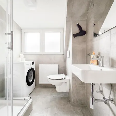 Lägenhet Tolstov - Monteurwohnung Mit 3 Zimmern - Dachgeschoss - Parkplatz Duisburg