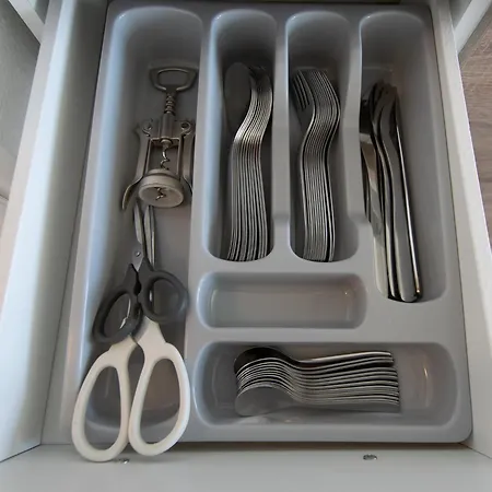 Tolstov - Monteurwohnung Mit 3 Zimmern - Dachgeschoss - Parkplatz Lägenhet Duisburg