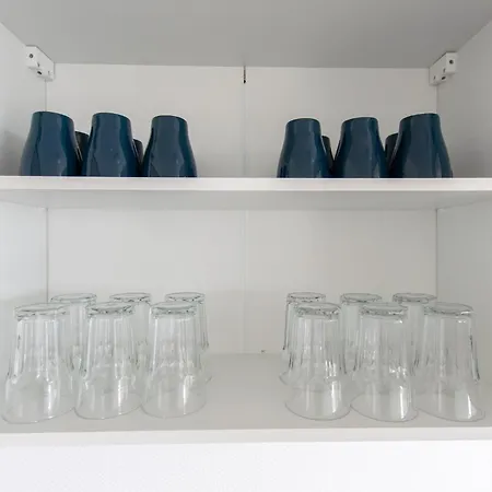 Lägenhet Tolstov - Monteurwohnung Mit 3 Zimmern - Dachgeschoss - Parkplatz Duisburg