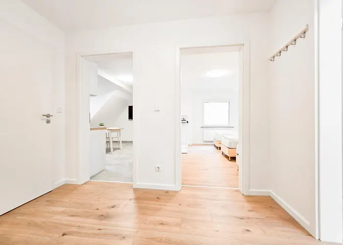 Tolstov - Monteurwohnung Mit 3 Zimmern - Dachgeschoss - Parkplatz Apartment Duisburg