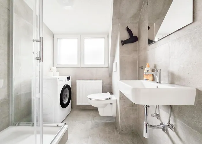 Apartment Tolstov - Monteurwohnung Mit 3 Zimmern - Dachgeschoss - Parkplatz Duisburg