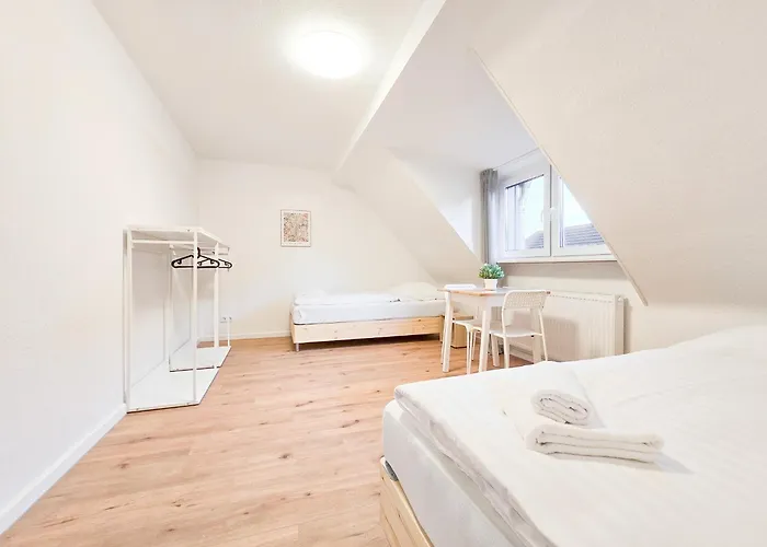 Apartment Tolstov - Monteurwohnung Mit 3 Zimmern - Dachgeschoss - Parkplatz *