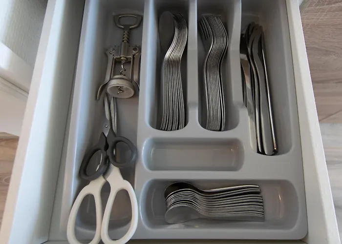 Tolstov - Monteurwohnung Mit 3 Zimmern - Dachgeschoss - Parkplatz Apartment Duisburg