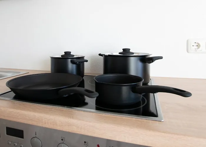 Tolstov - Monteurwohnung Mit 3 Zimmern - Dachgeschoss - Parkplatz