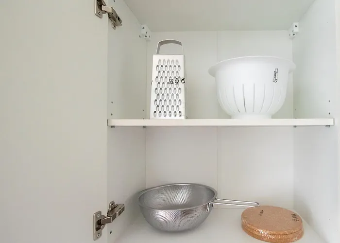 Tolstov - Monteurwohnung Mit 3 Zimmern - Dachgeschoss - Parkplatz